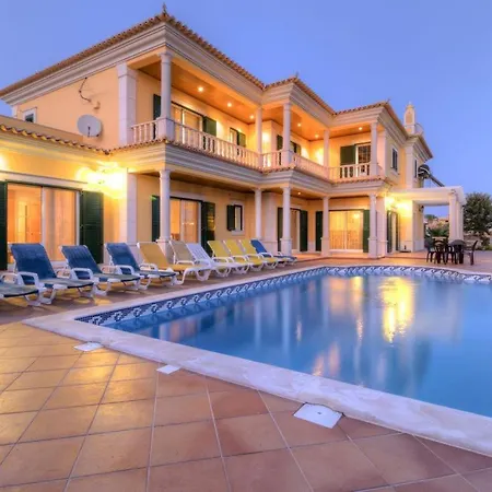 Vale Rabelho Is A Great 5 Bedroom With Private Pool And Ac Short Walk To Vale De Parra فيلة